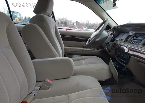 2004 Mercury Grand Marquis Gs z USA, uszkodzony, nr VIN 2MEFM74W04X673026